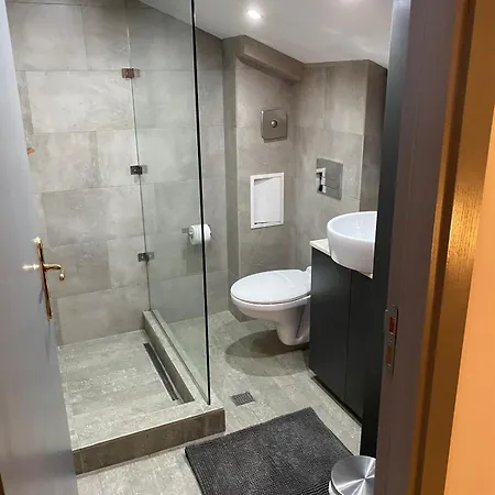 Elegant 3 Alexander Services Luxury Four Bedroom Penthouse * 반스코